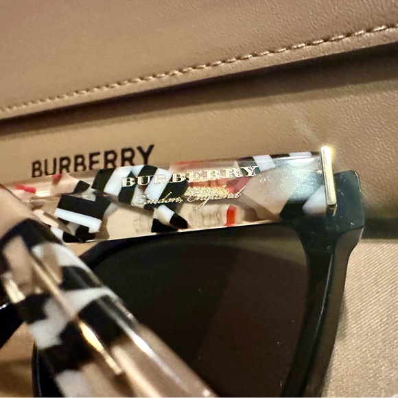 Authentic Burberry Sunglass - Picture 8 of 11